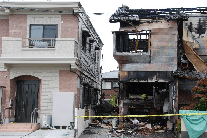静岡県焼津市でわずか2mしか離れていない隣家の木造住宅が全焼したにもかかわらず燃えなかったコンクリート造のWPC住宅