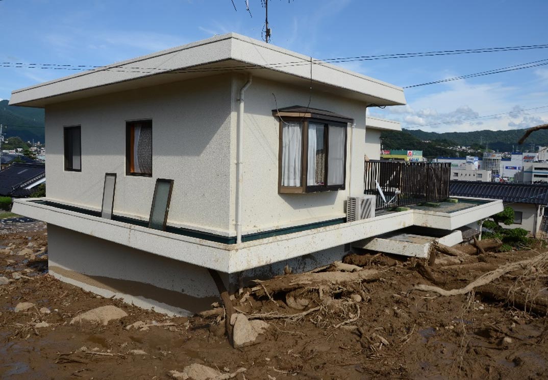 2014年に発生した広島土砂災害で2mもの土砂を受け止め、一部損壊もなかったWPC工法の住宅